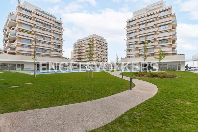 Foto 4f8a1446-a980-4800-b550-b9011370b193. Àtic amb calefacció aparcament piscina a Valdebebas - Valdefuentes Madrid