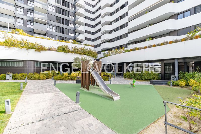 Foto 4b1ecd5b-3ccd-43c1-8957-107838c5d13c. Pis amb calefacció aparcament piscina a Valdebebas - Valdefuentes Madrid