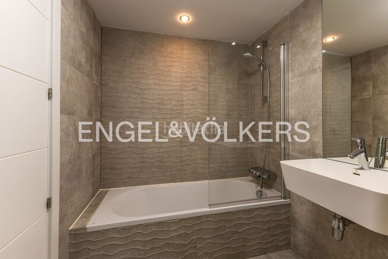 Foto a7d05bbe-fb6a-41d2-8e8b-6f3b9c6d2c5c. Pis amb calefacció aparcament piscina a Valdebebas - Valdefuentes Madrid