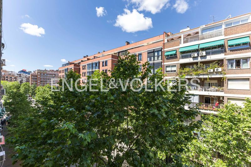 Foto f1a10626-c020-465a-a086-efa70bb63e58. Pis amb calefacció aparcament a Prosperidad Madrid