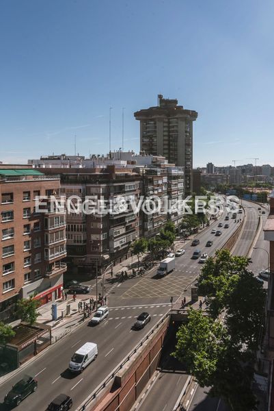 Foto c16f3b04-d00f-4b7e-8997-d09cada1fe3b. Pis amb calefacció aparcament a Prosperidad Madrid