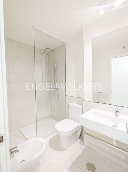 Foto f07b8eb4-1625-473c-9723-ce852ed4de09. Pis amb calefacció aparcament piscina a Sanchinarro Madrid