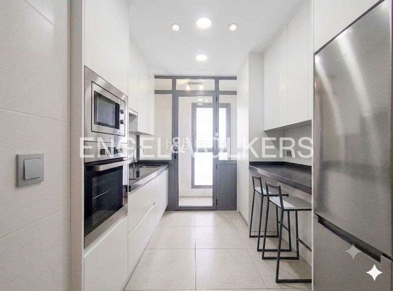Foto fe990067-86c2-43a2-9608-56102782bdee. Pis amb calefacció aparcament piscina a Sanchinarro Madrid