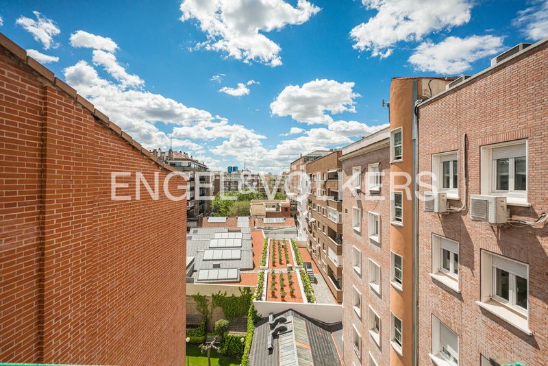 Foto acccc006-a747-4cbd-8e54-b61e89657a0f. Àtic amb calefacció a Almagro Madrid