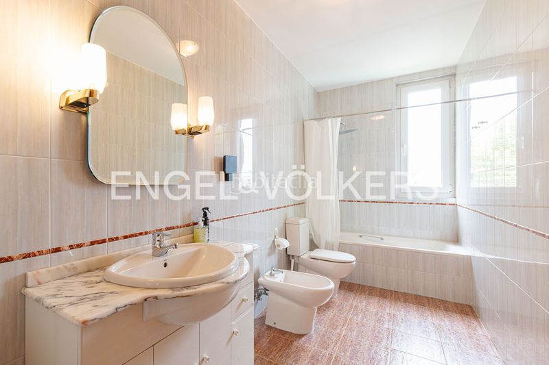 Foto a8833ece-4067-45bd-8668-2338cb79208f. Casa amb calefacció a Aravaca Madrid