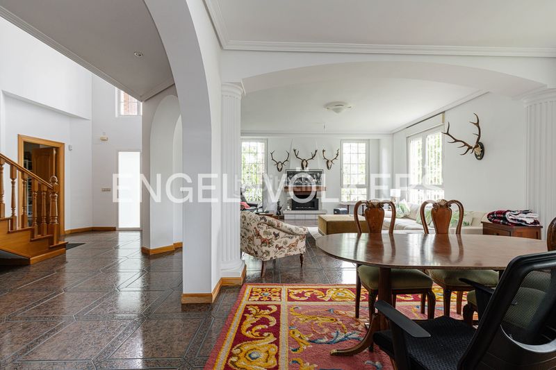 Foto e956b8f3-20b0-4a09-b03e-8550a650c2ed. Casa amb calefacció a Aravaca Madrid