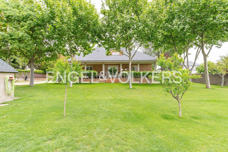 Foto ff240a8c-d0e7-4f79-85d6-88f4ec9b9e08. Casa amb calefacció a Aravaca Madrid