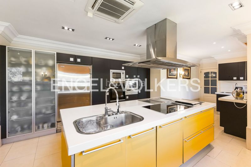 Foto da19b26d-d048-46a7-a5d9-151058f94127. Casa amb calefacció aparcament piscina a urbanización La Moraleja La Moraleja