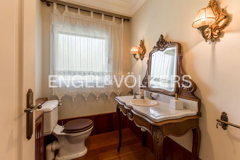 Foto f1365dd6-d643-4b22-b248-baac9b6a35b3. Casa amb calefacció aparcament piscina a urbanización La Moraleja La Moraleja