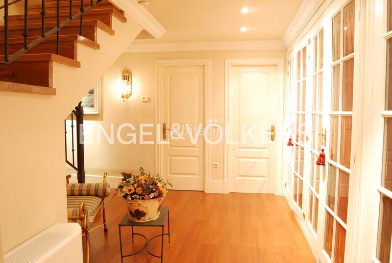 Foto f35a38c8-ed68-4ca7-8c03-f5e3a9a1848d. Casa amb calefacció aparcament piscina a urbanización La Moraleja La Moraleja