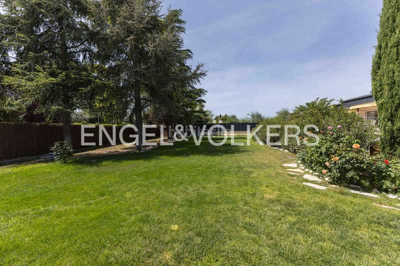 Foto ff387528-f170-4298-b765-6337f473204e. Casa amb calefacció aparcament piscina a urbanización La Moraleja La Moraleja
