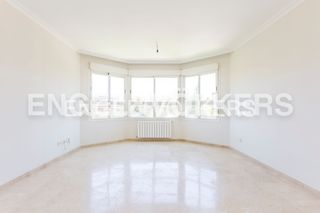Location Appartement à Valdemarín. Fantástico y luminoso piso en el corazón de valdemarín