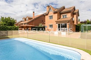 Casa a Centro. Exclusivo chalet con piscina  en rivasvaciamadrid
