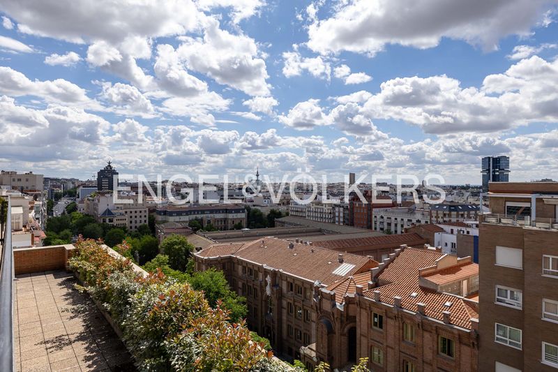 Foto aa0f6ebf-8f06-4b1a-ae2e-5f8bc774e3ed. Pis amb calefacció aparcament piscina a Almagro Madrid