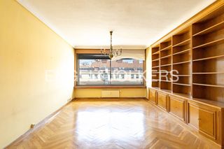 Appartement à Almagro. Apartamento para reforma integral en almagro con piscina