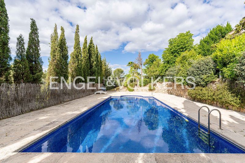 Foto a316b463-608e-41b9-b2ae-8148ca2bd060. Casa amb calefacció piscina a El Monte Torrelodones