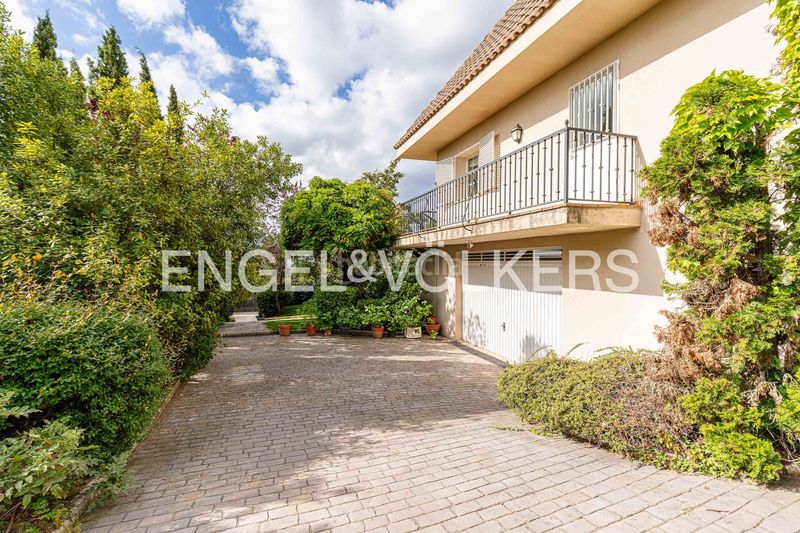 Foto a62b57cb-6a55-4c95-bd56-73f066dc03fa. Casa amb calefacció piscina a El Monte Torrelodones