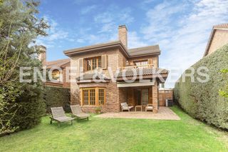 Affitto Casa in El Pinar-Punta Galea. Chalet levitt en alquiler con zonas comunes