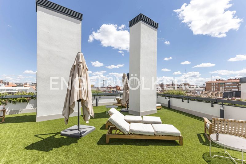 Foto 01094817-5018-40c9-a9b7-4e330dffcd40. Dúplex amb calefacció aparcament piscina a Ciudad Jardín Madrid