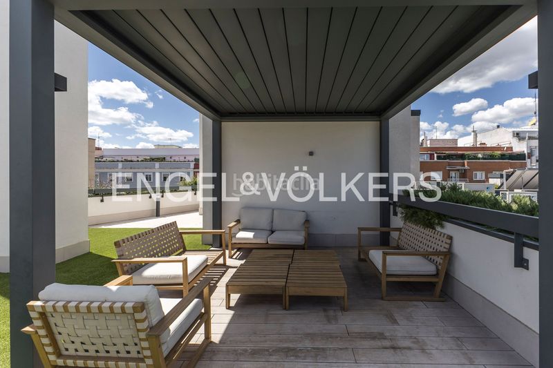 Foto d5d93b01-9b5c-4d9a-825c-41d2180681ab. Dúplex amb calefacció aparcament piscina a Ciudad Jardín Madrid