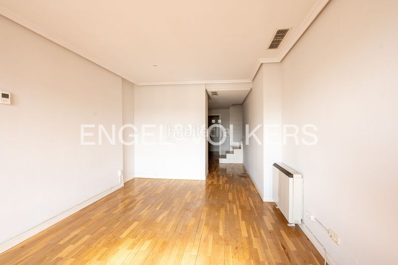 Foto 8a4da2b1-4291-47e6-bd35-3f1fa3640656. Pis amb calefacció aparcament piscina a Vallehermoso Madrid