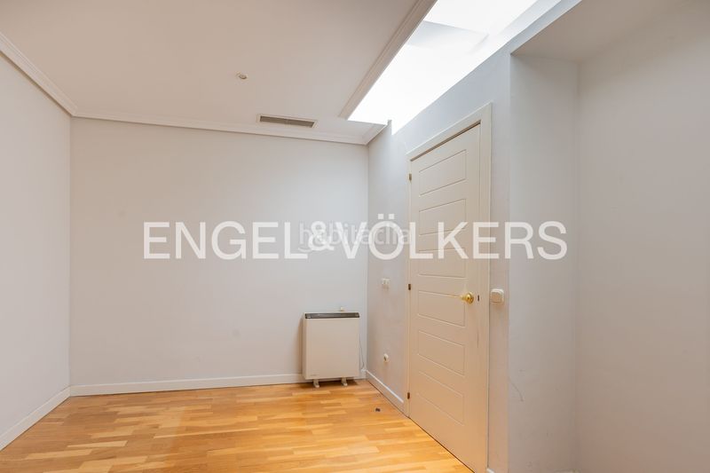 Foto d58bdcef-9219-4528-a2fc-b74a250aed02. Pis amb calefacció aparcament piscina a Vallehermoso Madrid