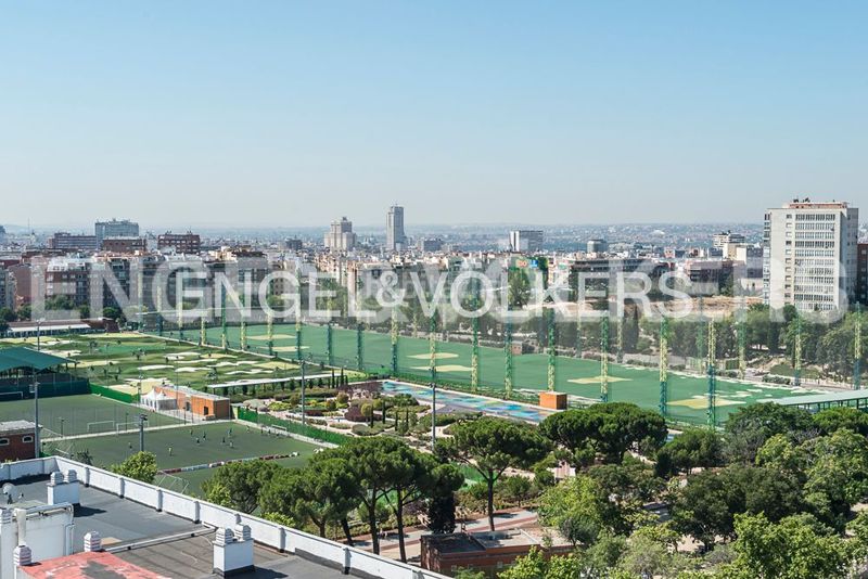 Foto edd55329-39d1-4d66-9f38-68104d709643. Pis amb calefacció aparcament piscina a Vallehermoso Madrid