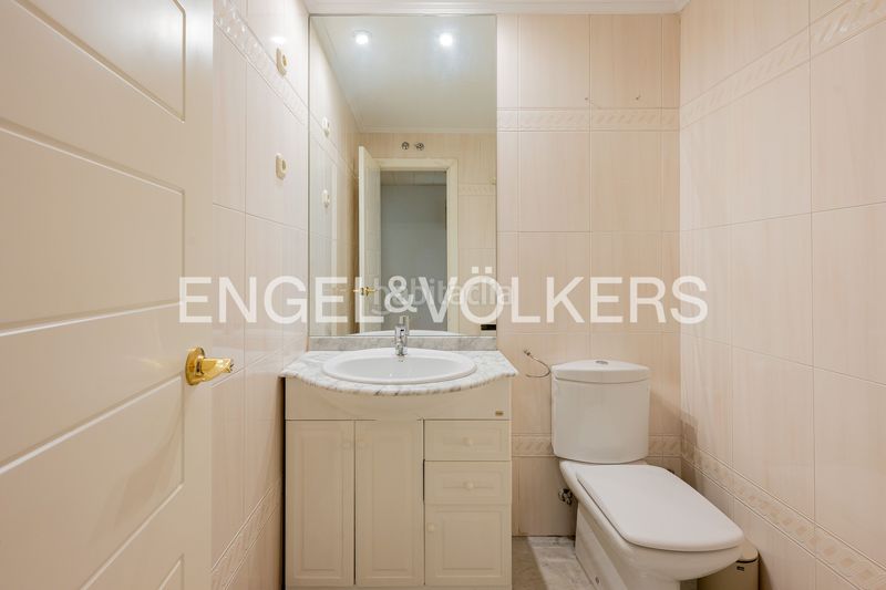 Foto ef3bd9d8-41b2-4f25-920b-6605f54e6762. Pis amb calefacció aparcament piscina a Vallehermoso Madrid