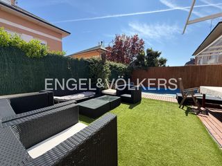Casa adossada a Centro. Chalet pareado con piscina y jardín privado en rivasvaciamadrid