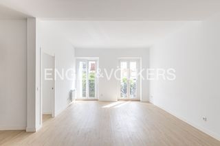 Affitto Appartamento  Fuencarral. Luminoso piso de 2 dorm y 2 baños, recién reformado en ubicación