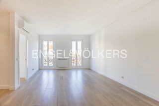 Rent Flat  Fuencarral. Luminoso piso de 2 dorm y 2 baños, recién reformado en ubicación
