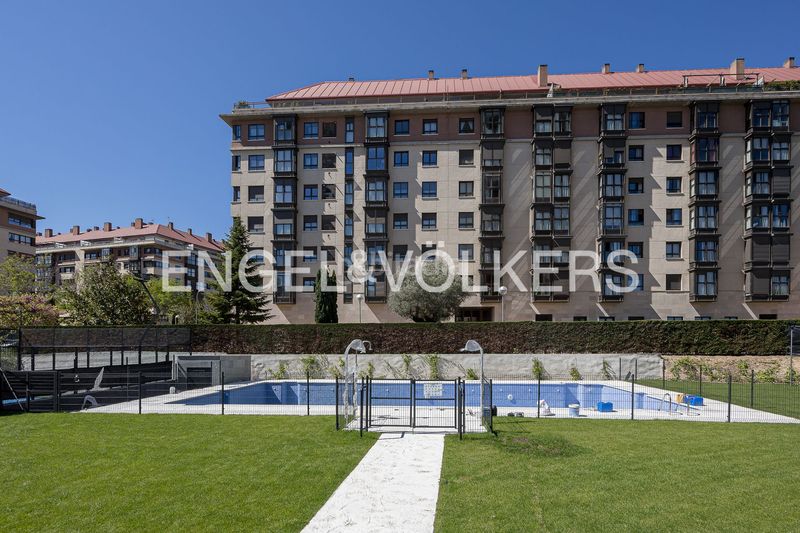 Foto a1668b23-625a-4d8f-b676-e2bab4528b35. Pis amb calefacció aparcament piscina a Sanchinarro Madrid