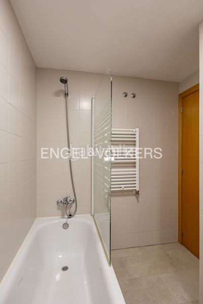Foto a86cde28-c464-41a7-9125-57be9e24df3f. Pis amb calefacció aparcament piscina a Sanchinarro Madrid