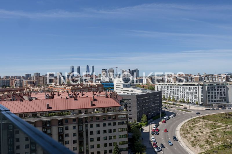 Foto a8fe628f-9cc4-4c6d-a007-9e077ab25fec. Pis amb calefacció aparcament piscina a Sanchinarro Madrid