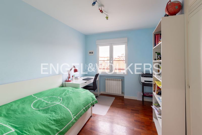 Foto 00a0b8de-3745-4b61-8494-58a80079869e. Àtic amb calefacció aparcament a Bellas Vistas Madrid