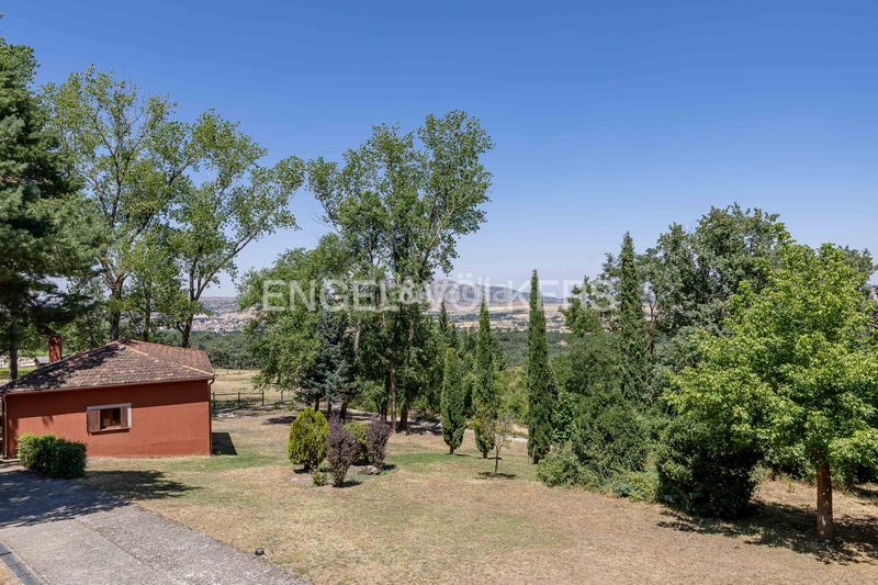 Foto dee2f1bf-3e8c-40d6-9eff-014f93f514a2. Casa amb calefacció aparcament a El Espinar Pueblo Espinar (El)