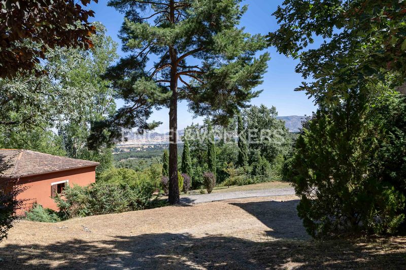 Foto ec70b0ee-83b7-44b0-83bf-c8d65637ad31. Casa amb calefacció aparcament a El Espinar Pueblo Espinar (El)