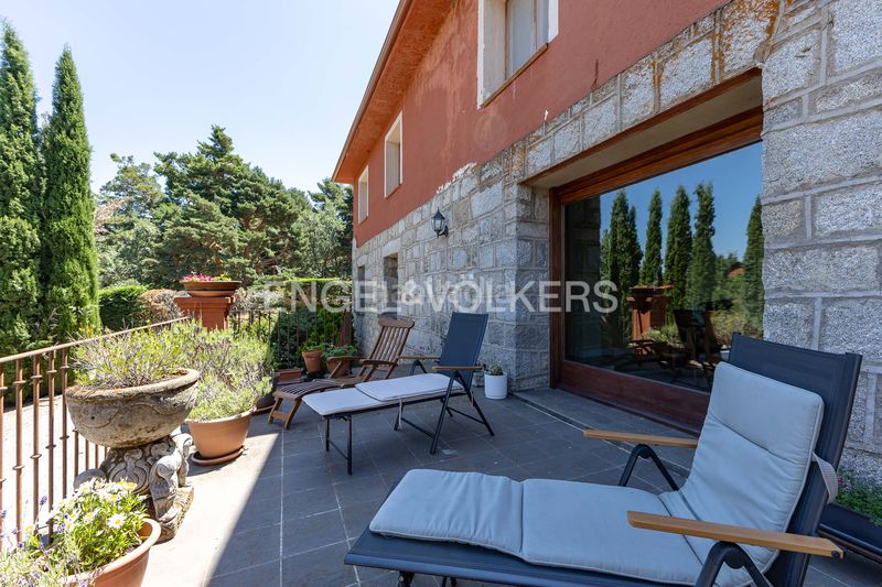 Foto f69b9497-5d43-4d59-96a7-a07871ef960c. Casa amb calefacció aparcament a El Espinar Pueblo Espinar (El)