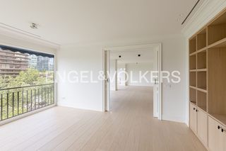 Location Appartement  Paseo de la castellana. Elegancia y luz, a estrenar, con amplia terraza y vistas al pase
