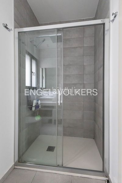 Foto 50ab6001-5123-4497-8fcf-310d689971ef. Dúplex amb calefacció aparcament piscina a Guindalera Madrid