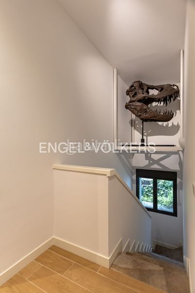 Foto ffb87229-5700-4796-9618-cb32c5e9f509. Dúplex amb calefacció aparcament piscina a Guindalera Madrid