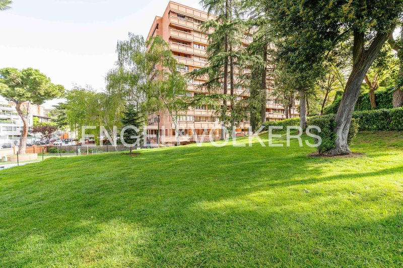 Foto 34e681db-919a-4b31-ab8e-88304668fd1a. Pis amb calefacció aparcament piscina a Hispanoamérica-Bernabéu Madrid