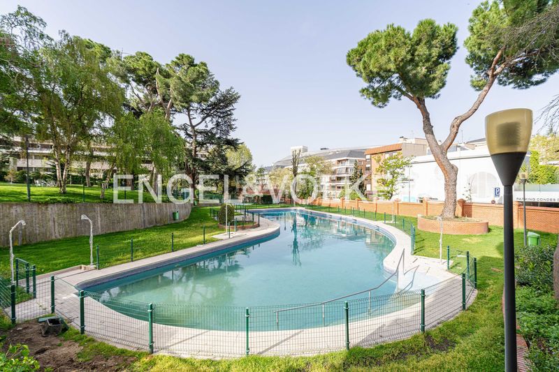 Foto acfea3bd-71ce-408a-a935-640dced9dbba. Pis amb calefacció aparcament piscina a Hispanoamérica-Bernabéu Madrid