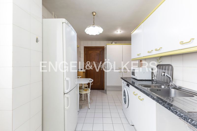 Foto b39e0249-a9ae-478c-98be-995a6db59ae6. Pis amb calefacció aparcament piscina a Hispanoamérica-Bernabéu Madrid