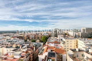 Etagenwohnung  Calle de la princesa. Exclusiva vivienda con vistas panorámicas en princesa