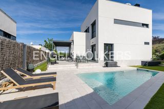 House in Colonia. Exclusiva vivienda contemporánea con piscina privada en la colon