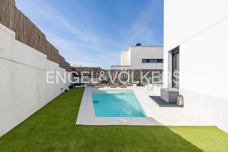 Foto 12b74973-78fe-4e44-95c3-f38272996914. Casa amb calefacció piscina a Colonia Torrelodones