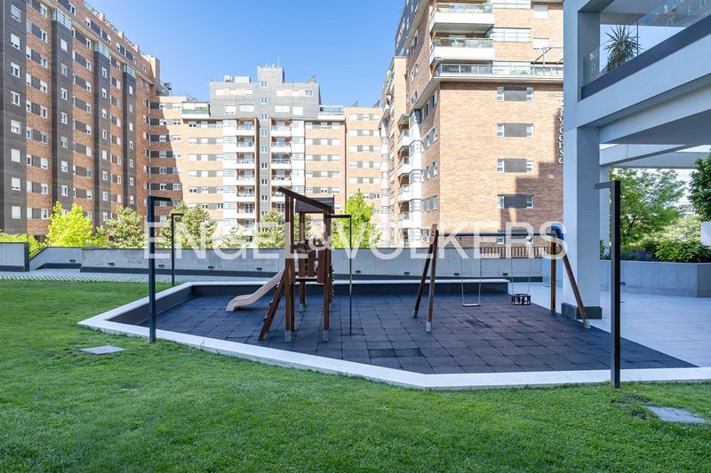 Foto 6f9318bd-d960-419c-8f78-136f20527a78. Pis amb calefacció aparcament piscina a Valdebebas - Valdefuentes Madrid