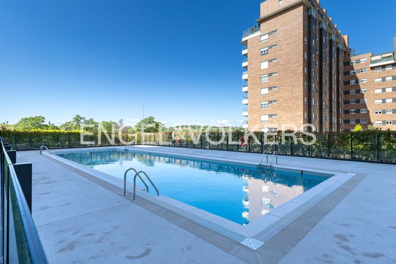 Foto ed2da810-54fe-46b7-afdc-83140ae86ef2. Pis amb calefacció aparcament piscina a Valdebebas - Valdefuentes Madrid