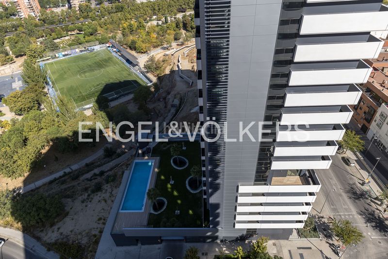 Foto 0df58166-d3cd-4fd2-b054-e5bf6f6b2d90. Pis amb calefacció aparcament piscina a Valdeacederas Madrid